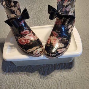 Floral Dizzy short rain boots